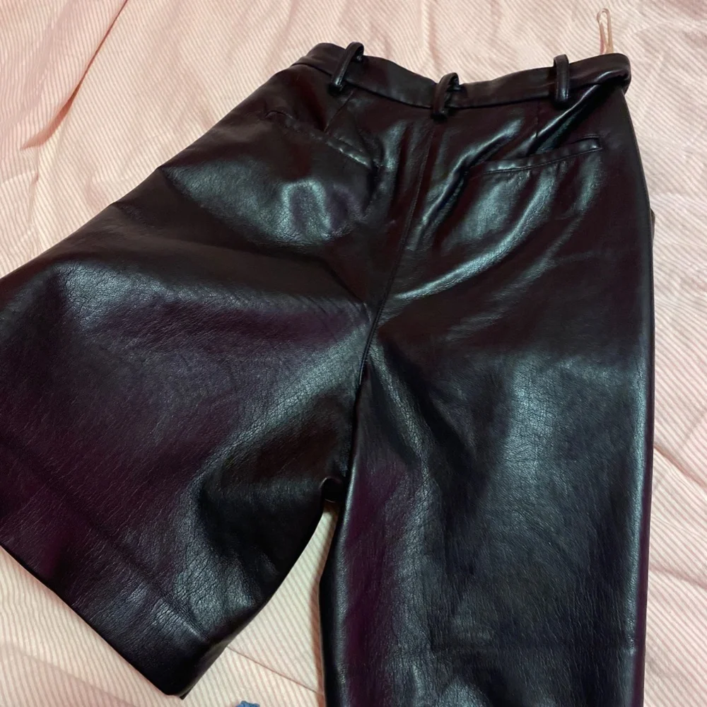 Wilfred long faux leather shorts - Picture 3 of 4